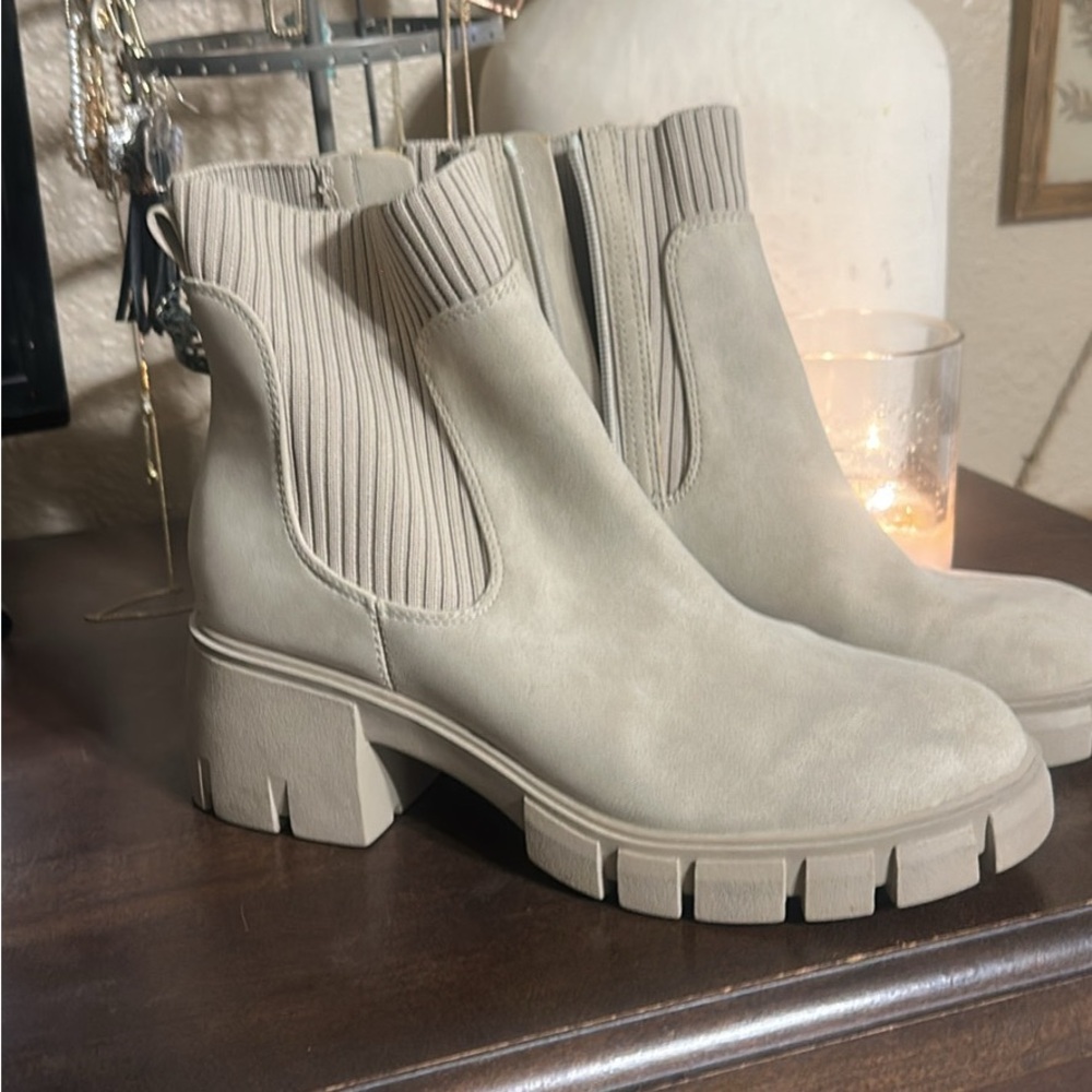 Universal Thread Light Gray Chunky Heel Boots - image 1